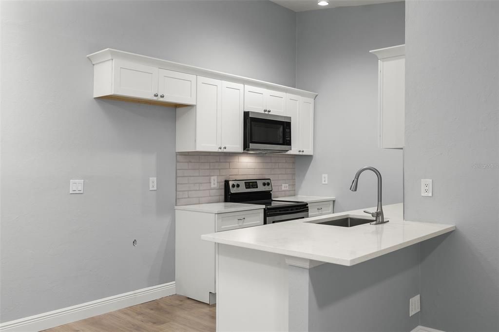 For Sale: $142,500 (2 beds, 2 baths, 953 Square Feet)