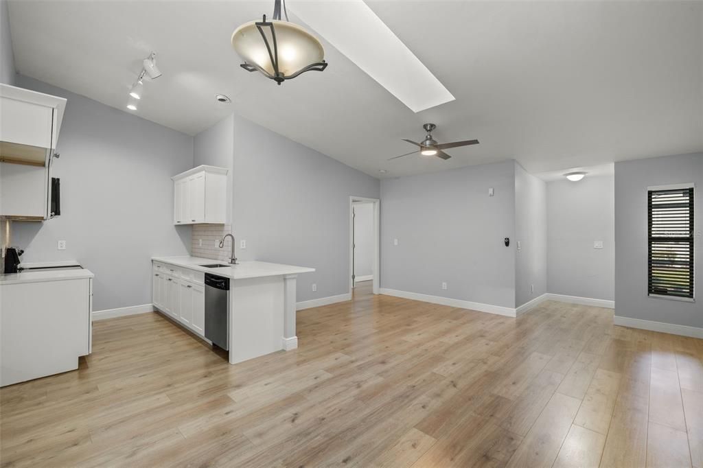 For Sale: $142,500 (2 beds, 2 baths, 953 Square Feet)