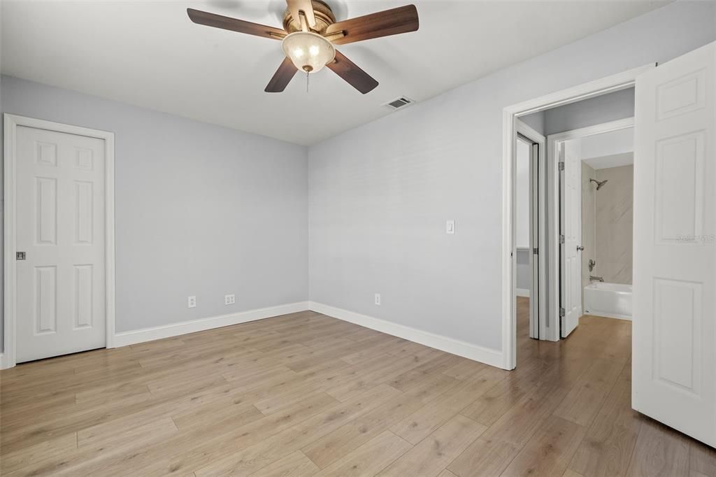 For Sale: $142,500 (2 beds, 2 baths, 953 Square Feet)