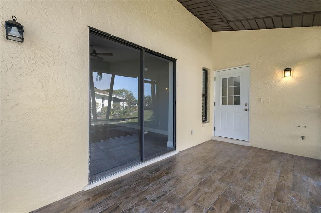 For Sale: $142,500 (2 beds, 2 baths, 953 Square Feet)