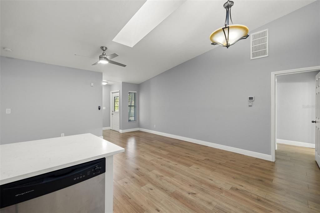 For Sale: $142,500 (2 beds, 2 baths, 953 Square Feet)