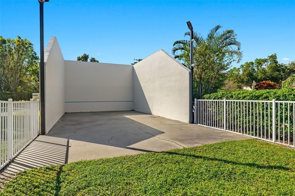 For Sale: $142,500 (2 beds, 2 baths, 953 Square Feet)