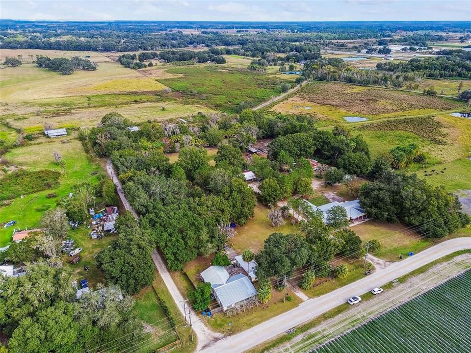 Activo con contrato: $325,000 (4 camas, 3 baños, 2366 Pies cuadrados)