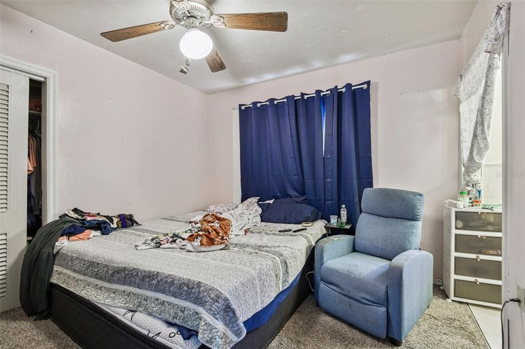 Activo con contrato: $325,000 (4 camas, 3 baños, 2366 Pies cuadrados)