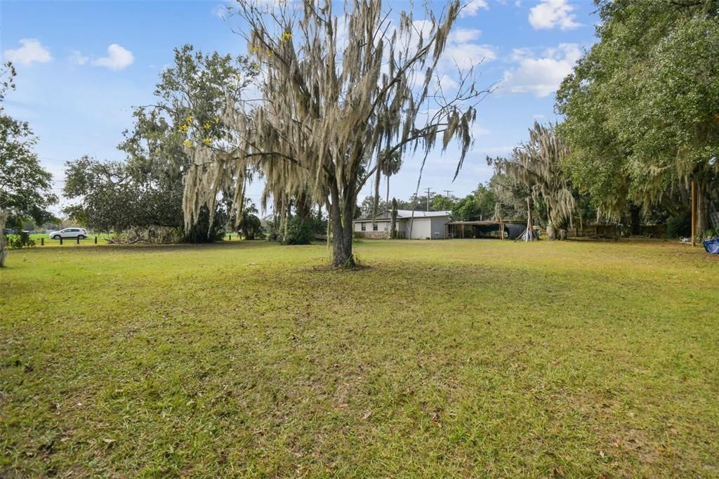 Activo con contrato: $325,000 (4 camas, 3 baños, 2366 Pies cuadrados)