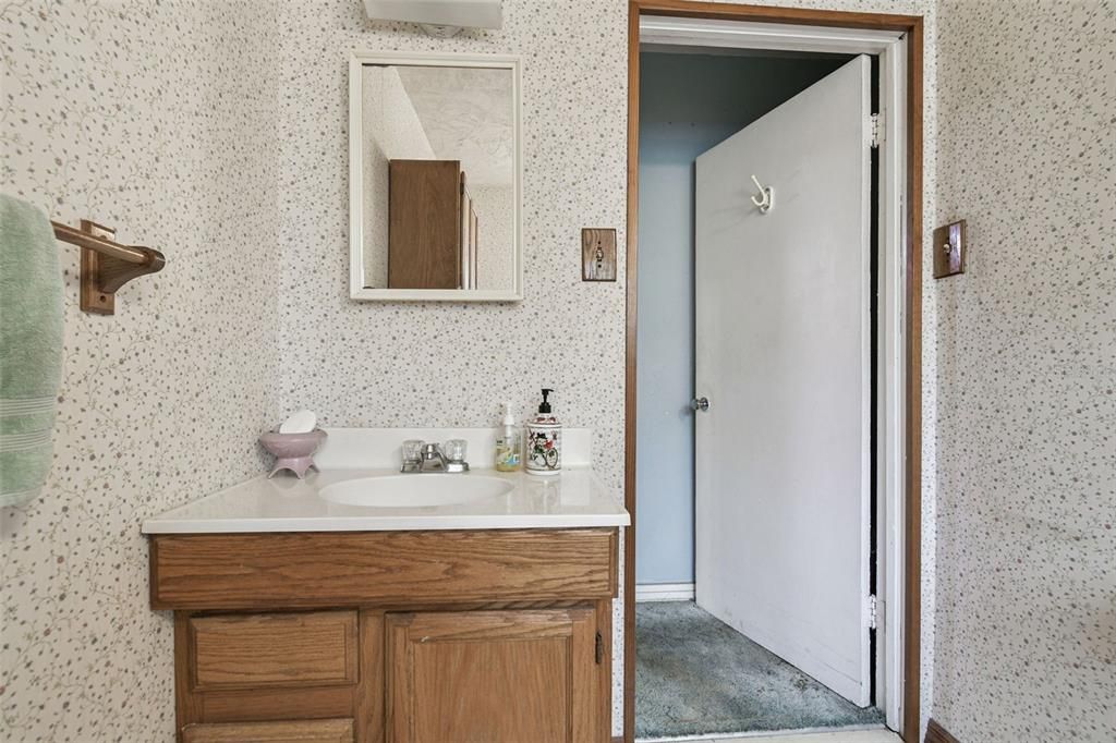 Activo con contrato: $325,000 (4 camas, 3 baños, 2366 Pies cuadrados)