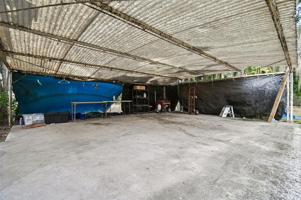 Activo con contrato: $325,000 (4 camas, 3 baños, 2366 Pies cuadrados)