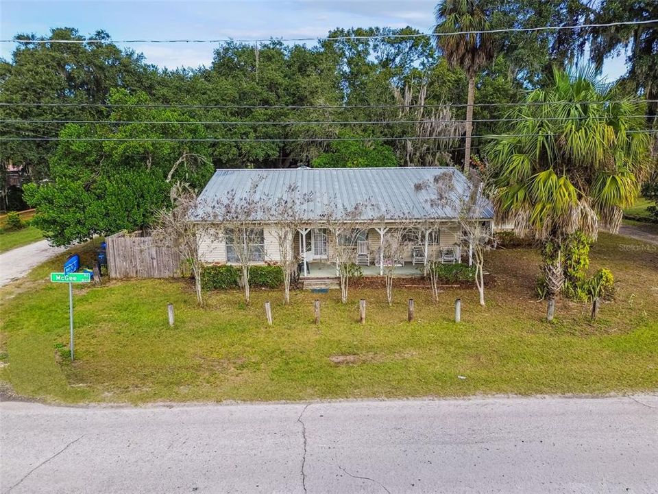 Activo con contrato: $325,000 (4 camas, 3 baños, 2366 Pies cuadrados)