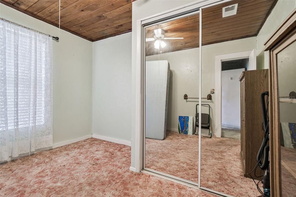 Activo con contrato: $325,000 (4 camas, 3 baños, 2366 Pies cuadrados)