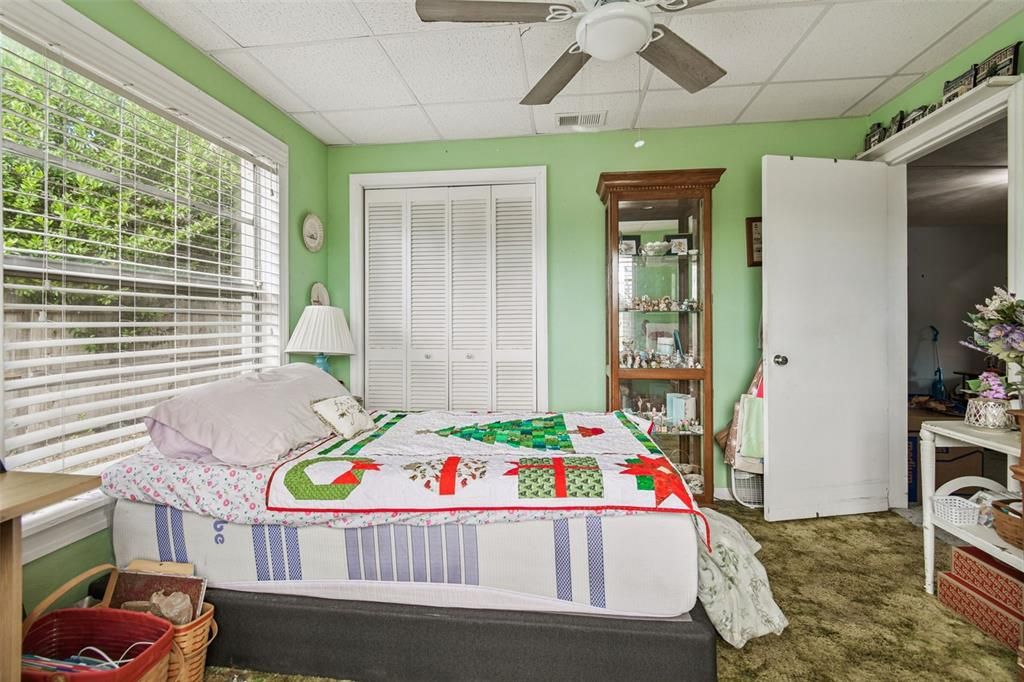 Activo con contrato: $325,000 (4 camas, 3 baños, 2366 Pies cuadrados)