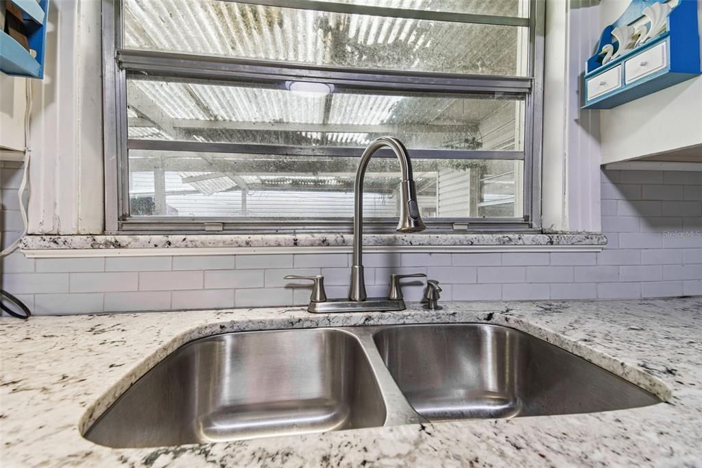 Activo con contrato: $325,000 (4 camas, 3 baños, 2366 Pies cuadrados)