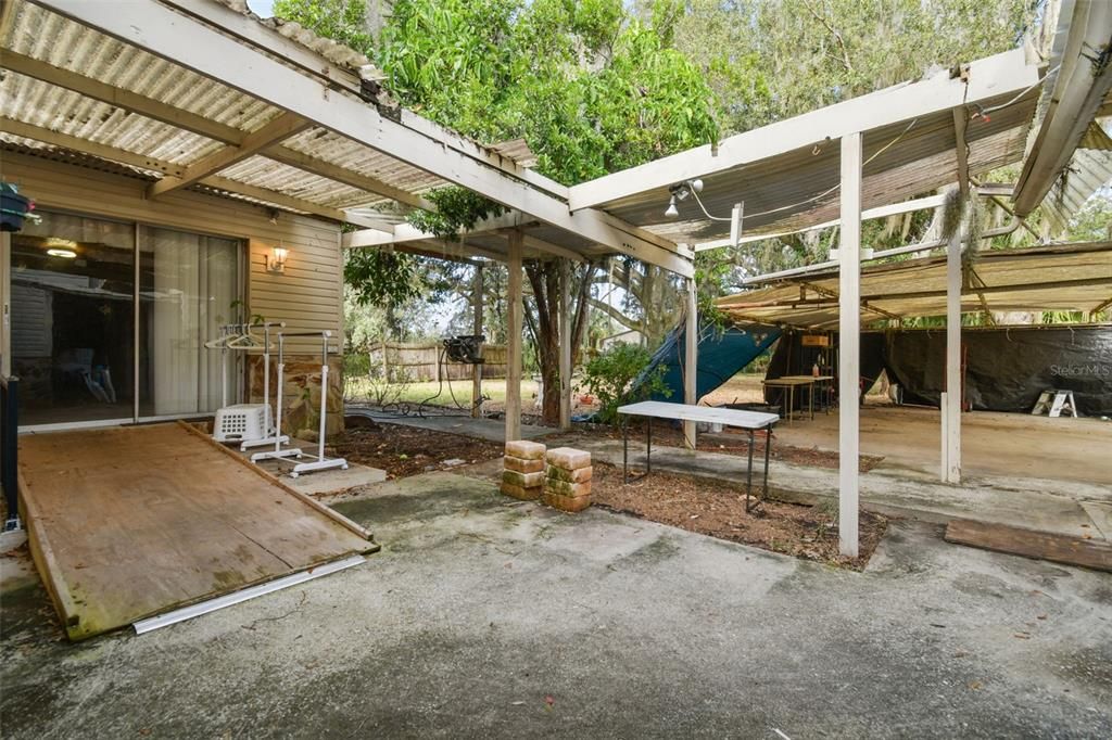 Activo con contrato: $325,000 (4 camas, 3 baños, 2366 Pies cuadrados)