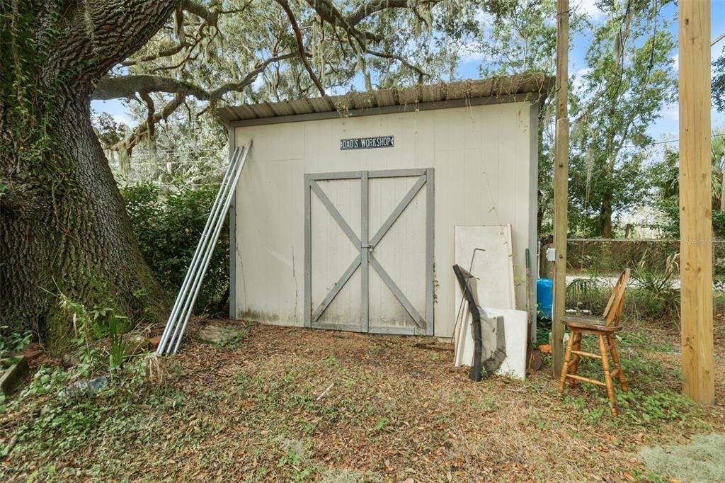 Activo con contrato: $325,000 (4 camas, 3 baños, 2366 Pies cuadrados)