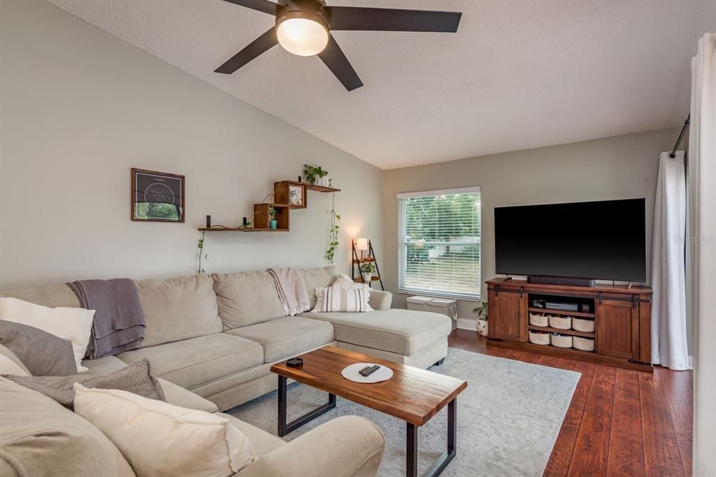 На продажу: $459,000 (3 спален, 2 ванн, 1630 Квадратных фут)