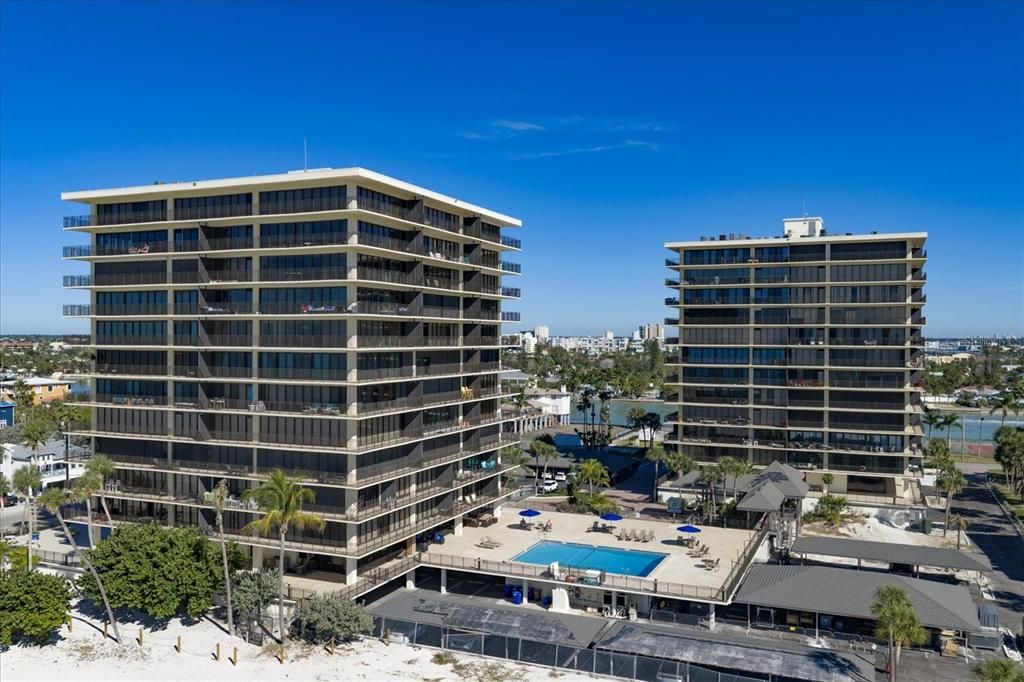 For Sale: $745,000 (2 beds, 2 baths, 1200 Square Feet)