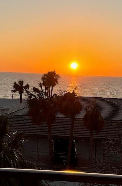 For Sale: $745,000 (2 beds, 2 baths, 1200 Square Feet)