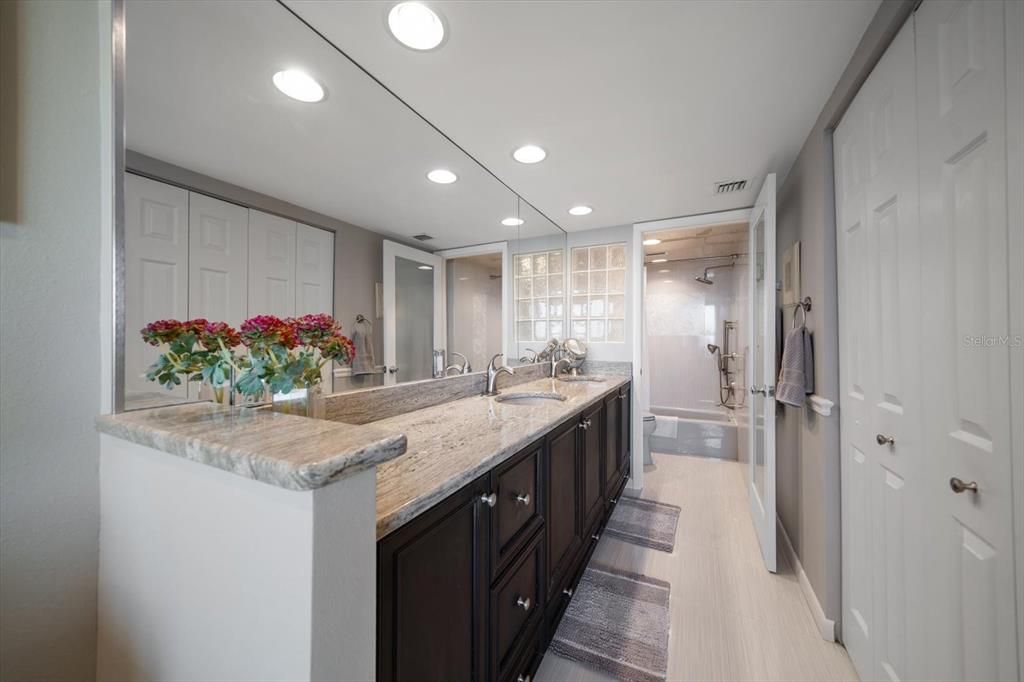 For Sale: $745,000 (2 beds, 2 baths, 1200 Square Feet)