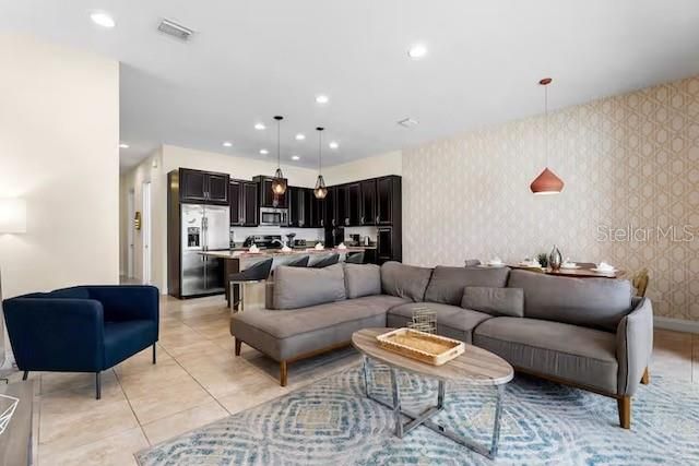 For Sale: $380,000 (4 beds, 3 baths, 1960 Square Feet)