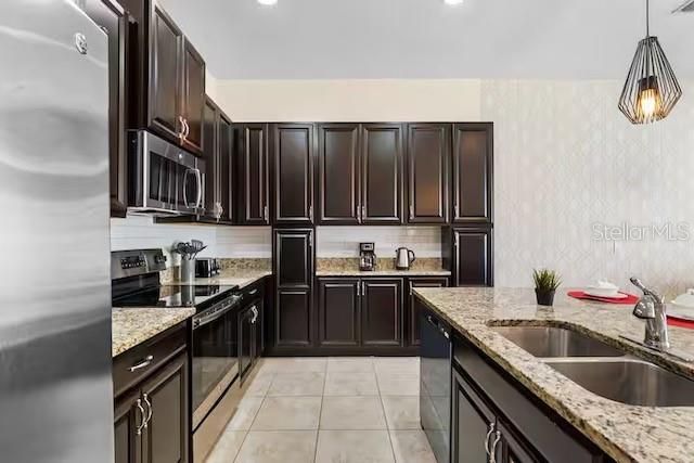 For Sale: $380,000 (4 beds, 3 baths, 1960 Square Feet)