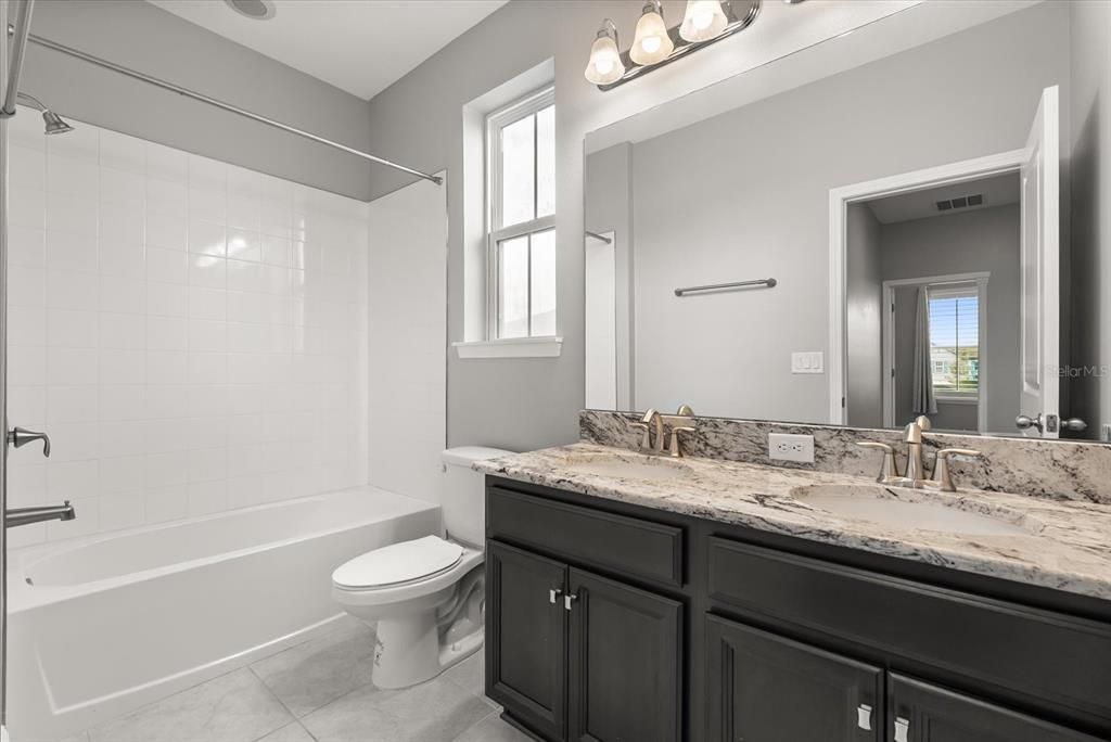 出租: $3,500 (3 贝兹, 2 浴室, 2632 平方英尺)