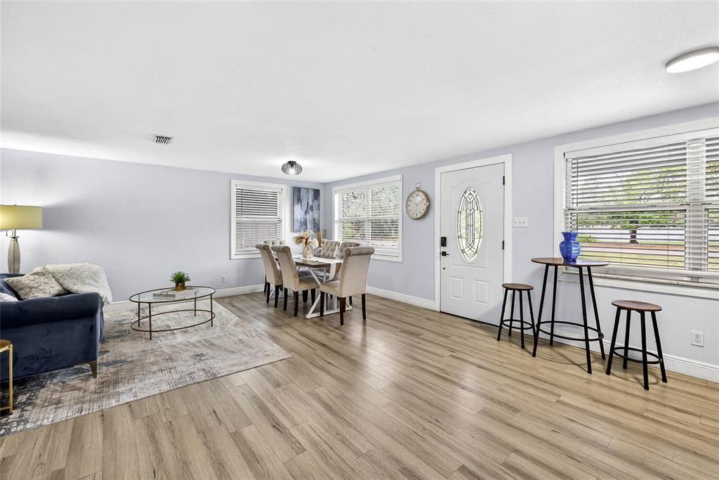 待售: $380,000 (3 贝兹, 2 浴室, 1249 平方英尺)