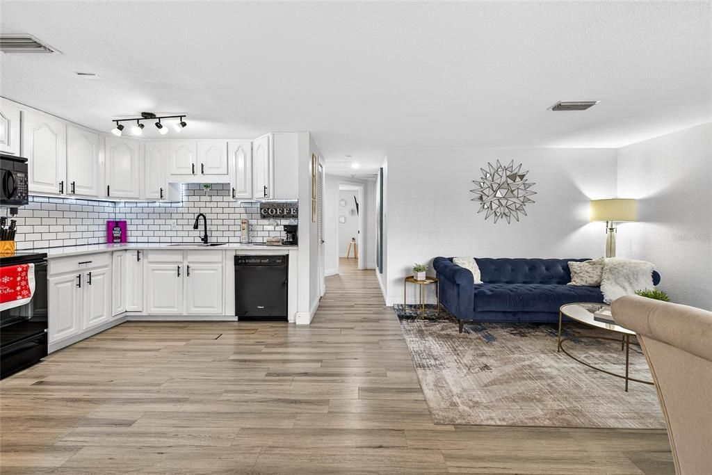 待售: $380,000 (3 贝兹, 2 浴室, 1249 平方英尺)