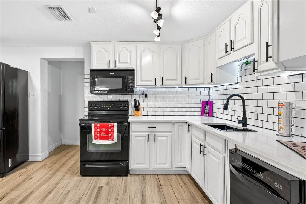 待售: $380,000 (3 贝兹, 2 浴室, 1249 平方英尺)