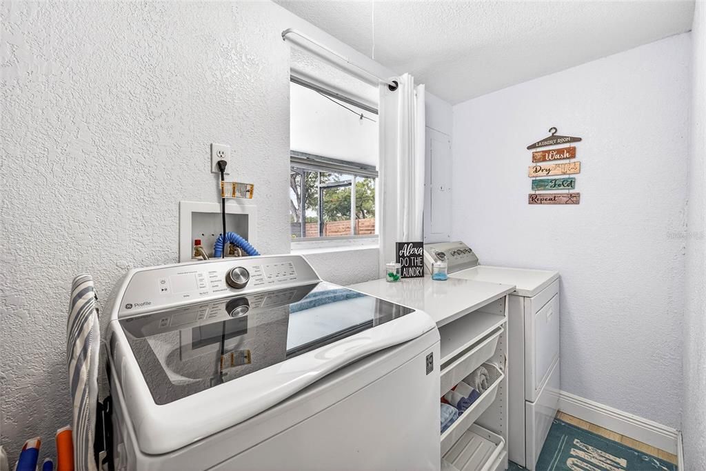 待售: $380,000 (3 贝兹, 2 浴室, 1249 平方英尺)