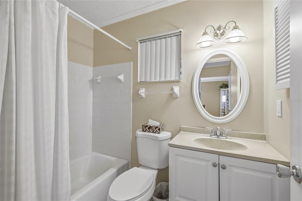 For Sale: $159,900 (2 beds, 2 baths, 1144 Square Feet)