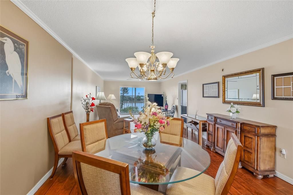 For Sale: $159,900 (2 beds, 2 baths, 1144 Square Feet)