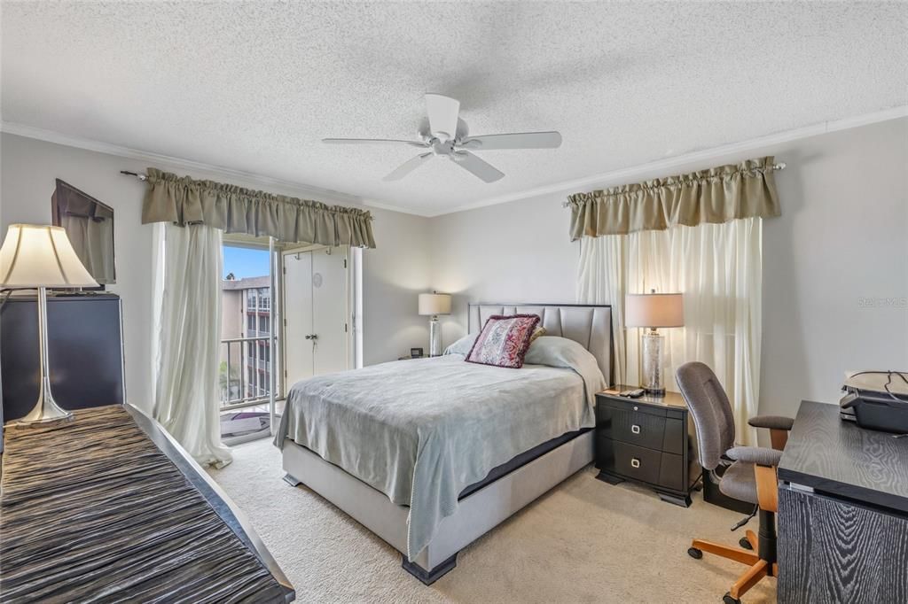 For Sale: $159,900 (2 beds, 2 baths, 1144 Square Feet)