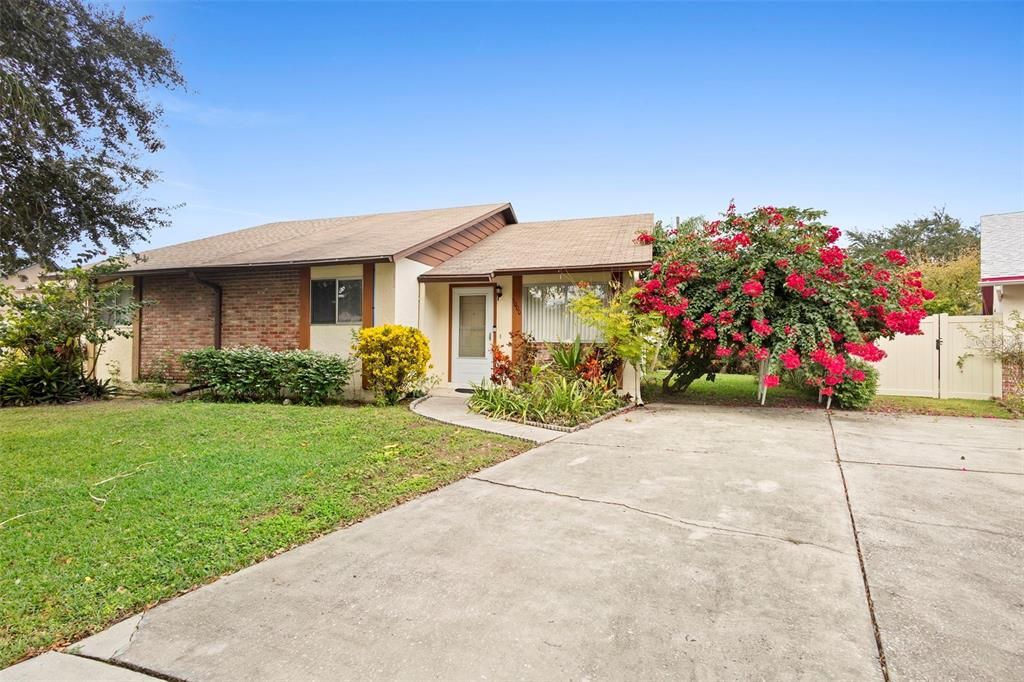 For Sale: $260,000 (2 beds, 2 baths, 958 Square Feet)