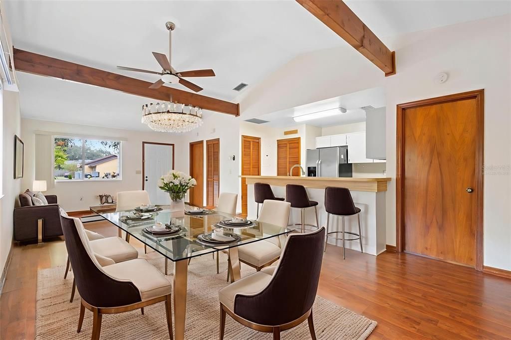 For Sale: $260,000 (2 beds, 2 baths, 958 Square Feet)