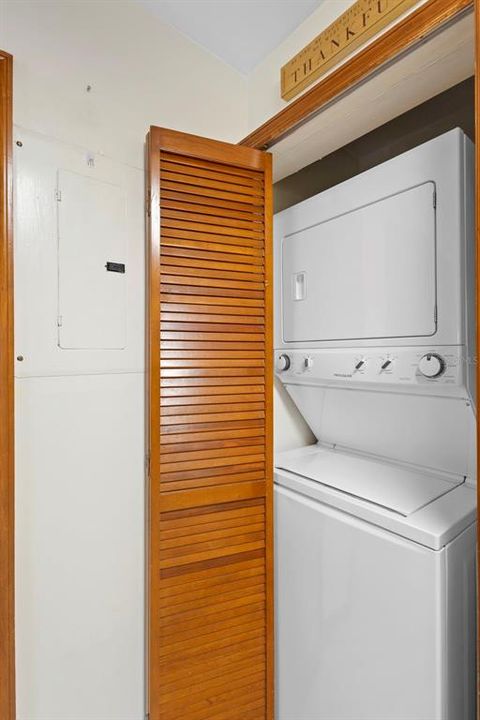 For Sale: $260,000 (2 beds, 2 baths, 958 Square Feet)