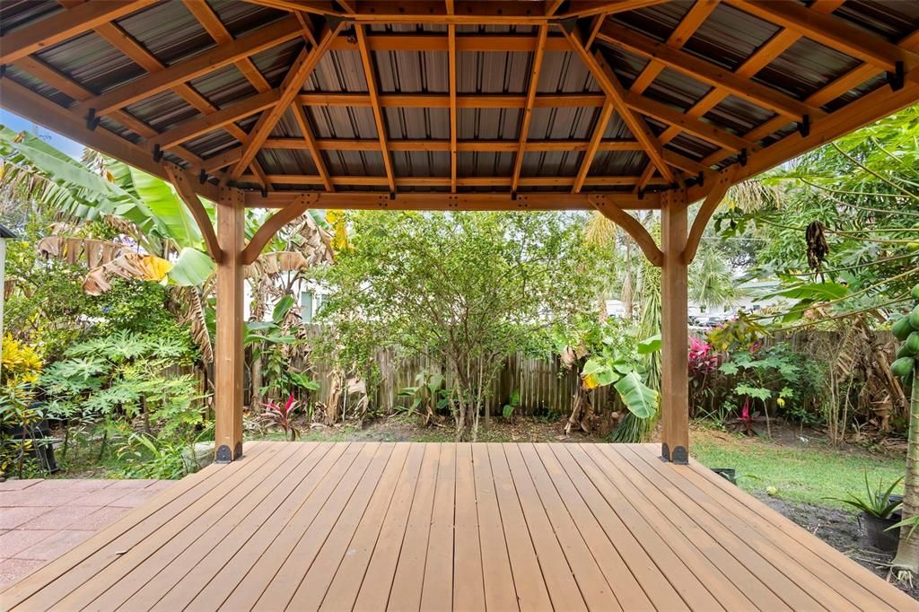 For Sale: $260,000 (2 beds, 2 baths, 958 Square Feet)