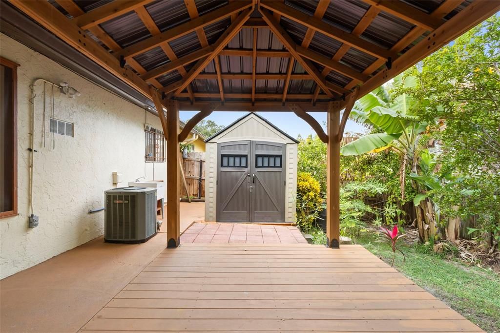 For Sale: $260,000 (2 beds, 2 baths, 958 Square Feet)