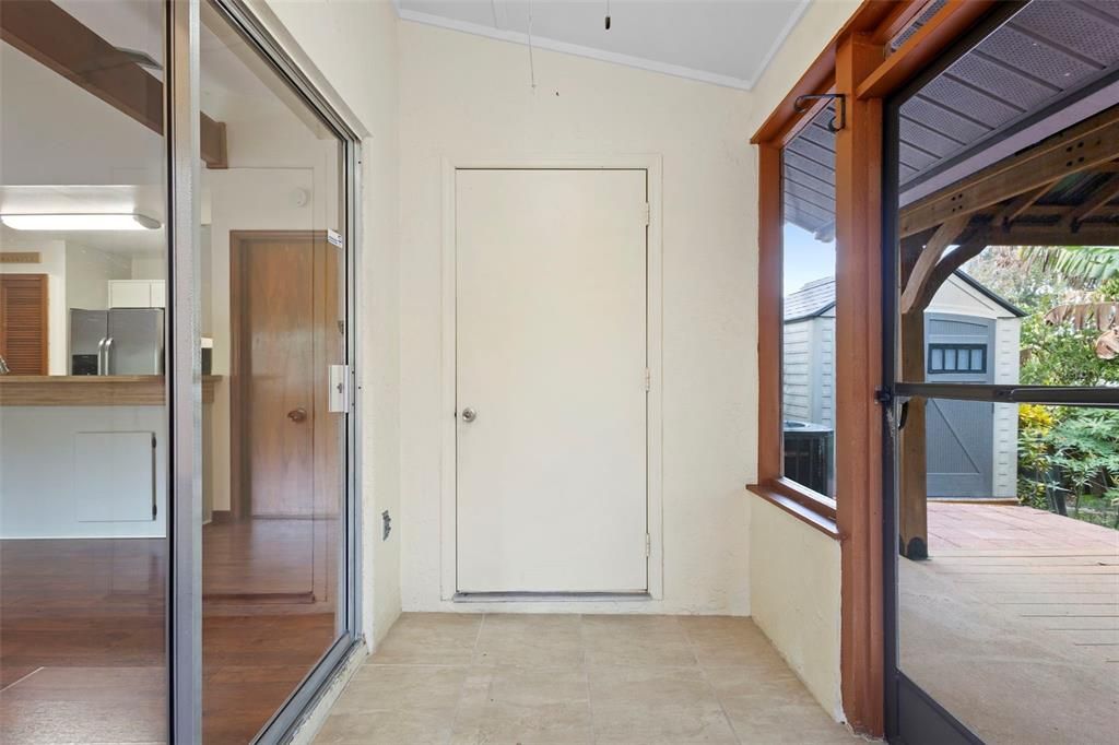 For Sale: $260,000 (2 beds, 2 baths, 958 Square Feet)