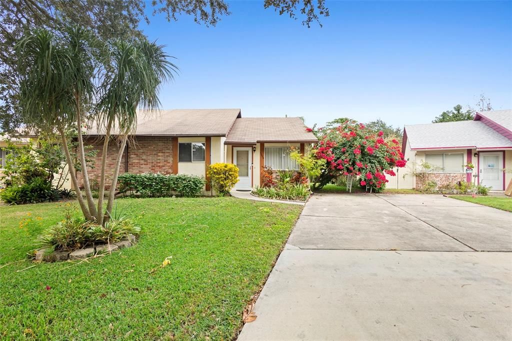 For Sale: $260,000 (2 beds, 2 baths, 958 Square Feet)