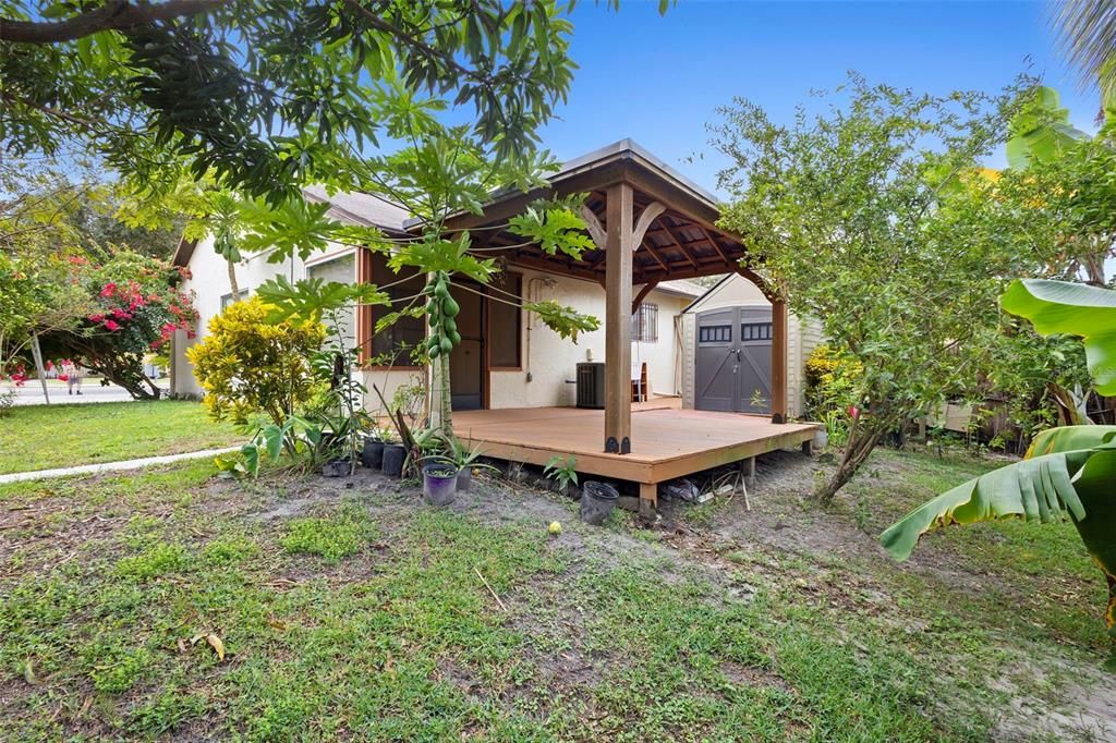 For Sale: $260,000 (2 beds, 2 baths, 958 Square Feet)