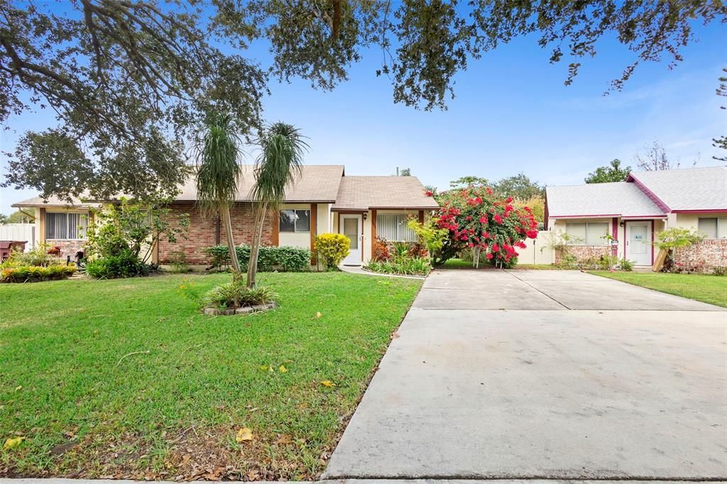 For Sale: $260,000 (2 beds, 2 baths, 958 Square Feet)