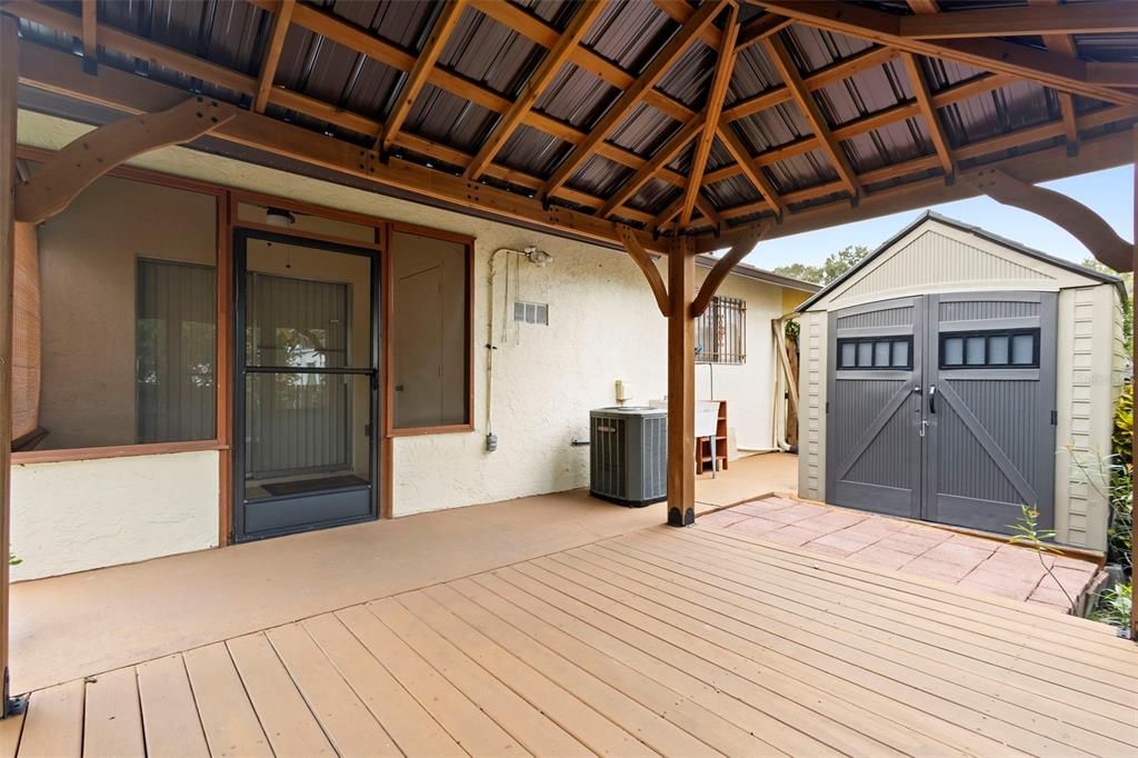 For Sale: $260,000 (2 beds, 2 baths, 958 Square Feet)