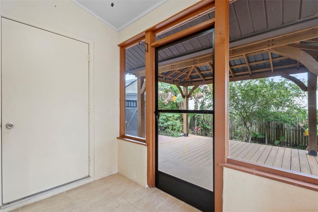 For Sale: $260,000 (2 beds, 2 baths, 958 Square Feet)