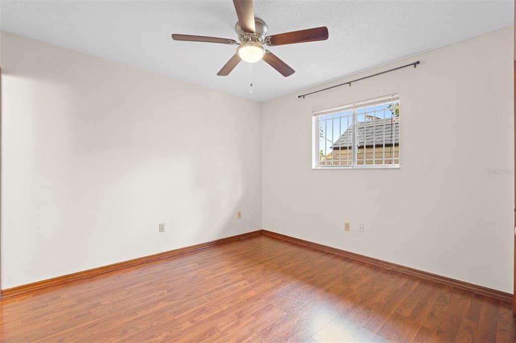 For Sale: $260,000 (2 beds, 2 baths, 958 Square Feet)
