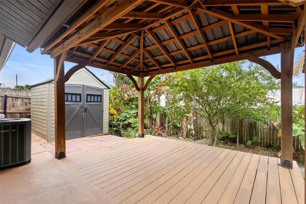 For Sale: $260,000 (2 beds, 2 baths, 958 Square Feet)