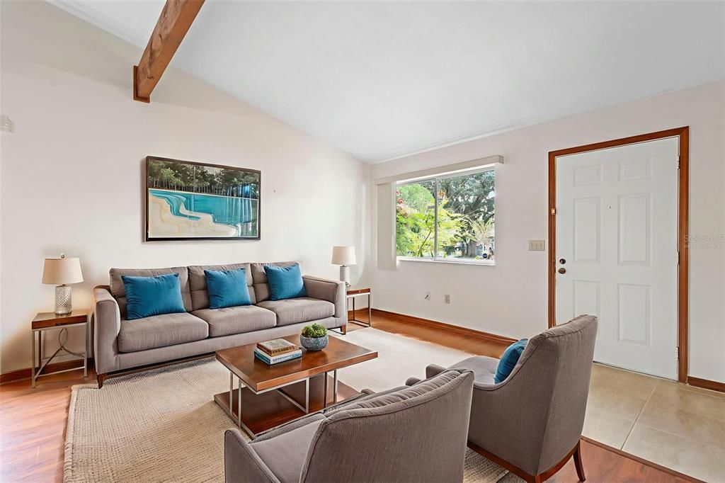 For Sale: $260,000 (2 beds, 2 baths, 958 Square Feet)