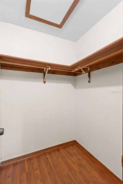 For Sale: $260,000 (2 beds, 2 baths, 958 Square Feet)