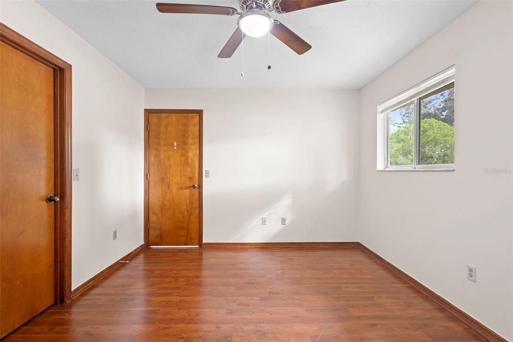 For Sale: $260,000 (2 beds, 2 baths, 958 Square Feet)