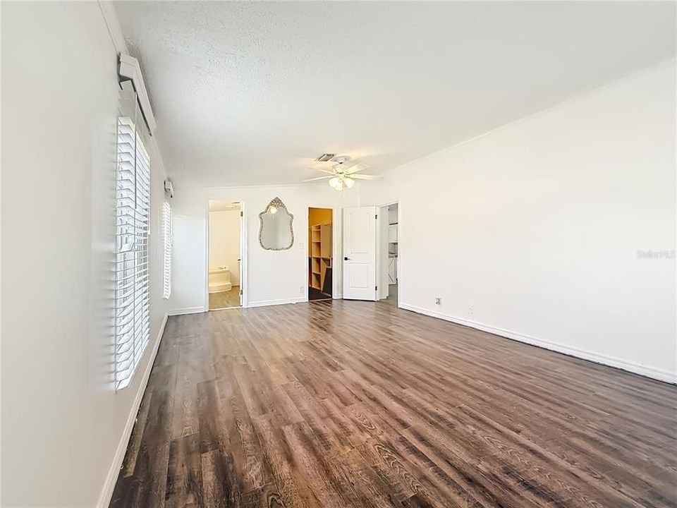 For Sale: $179,999 (4 beds, 2 baths, 1716 Square Feet)