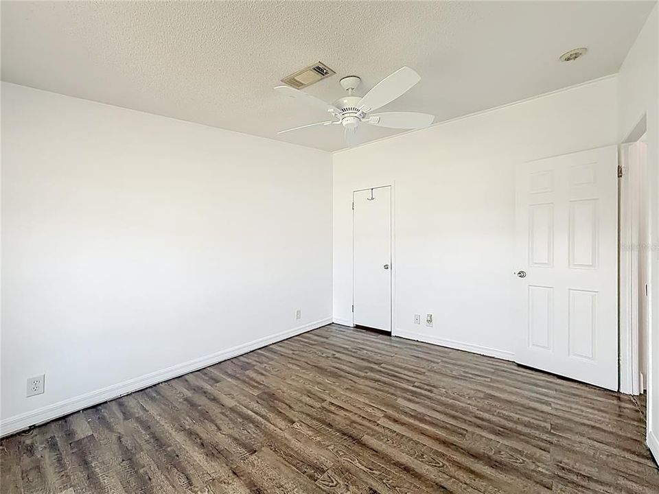 For Sale: $179,999 (4 beds, 2 baths, 1716 Square Feet)