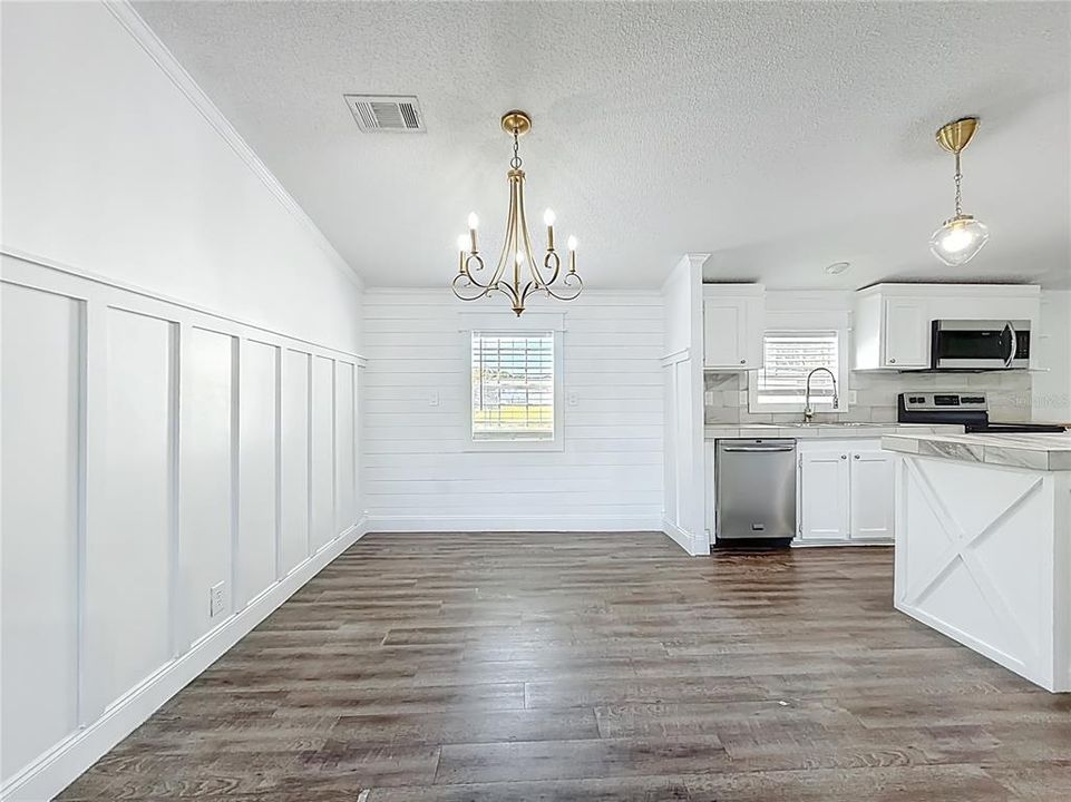 For Sale: $179,999 (4 beds, 2 baths, 1716 Square Feet)